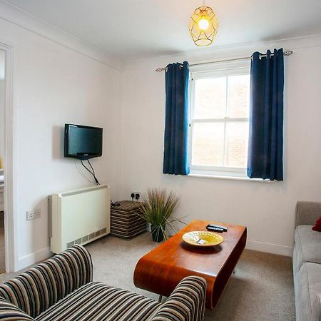 The Spires - Cosy Apartment Just Outside Of City Centre カンタベリー エクステリア 写真
