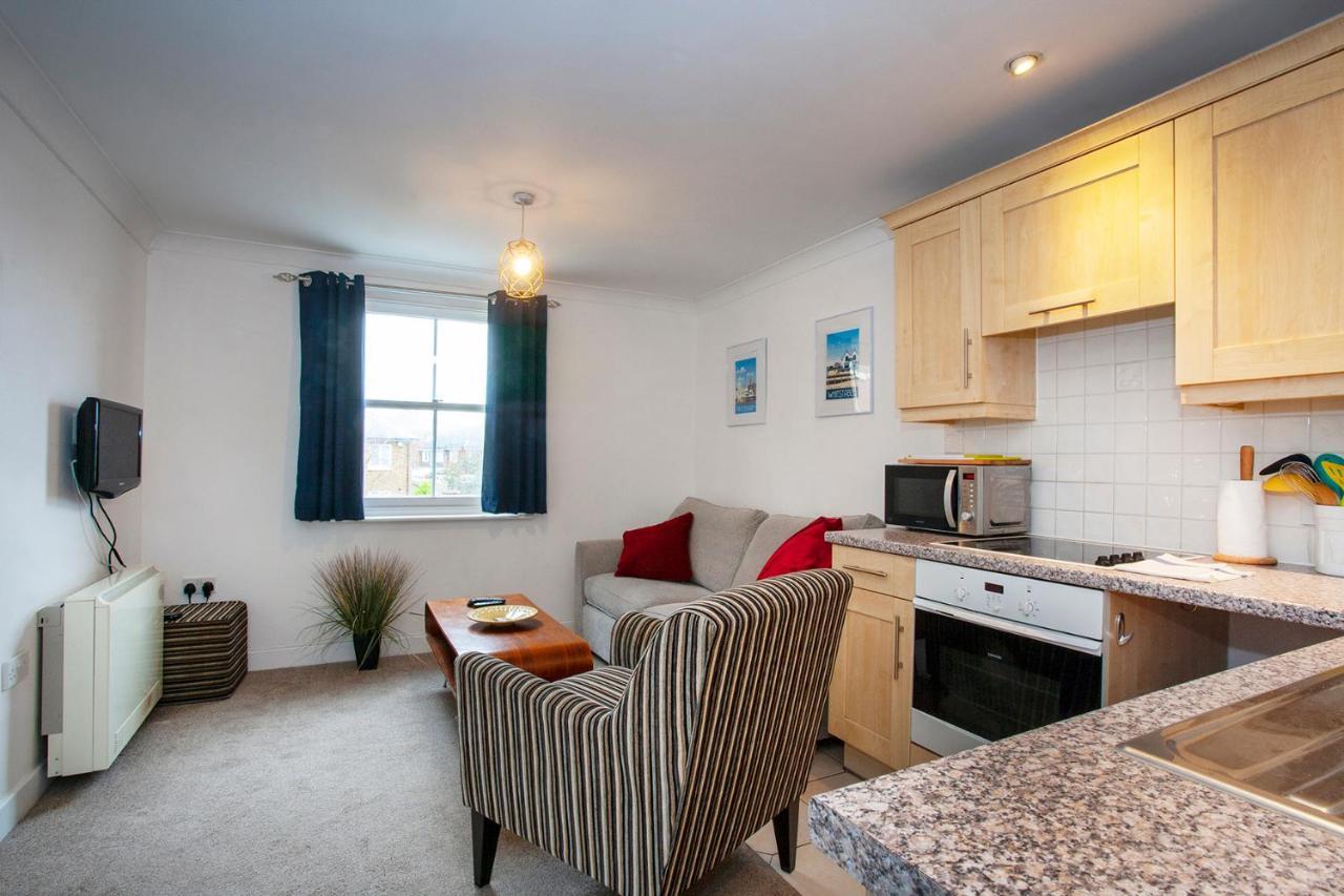 The Spires - Cosy Apartment Just Outside Of City Centre カンタベリー エクステリア 写真